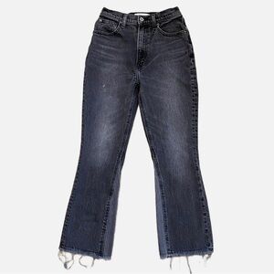 Abercrombie & Fitch Ultra High Rise The Kick Flare
Jean Crop Black Fray 25/0